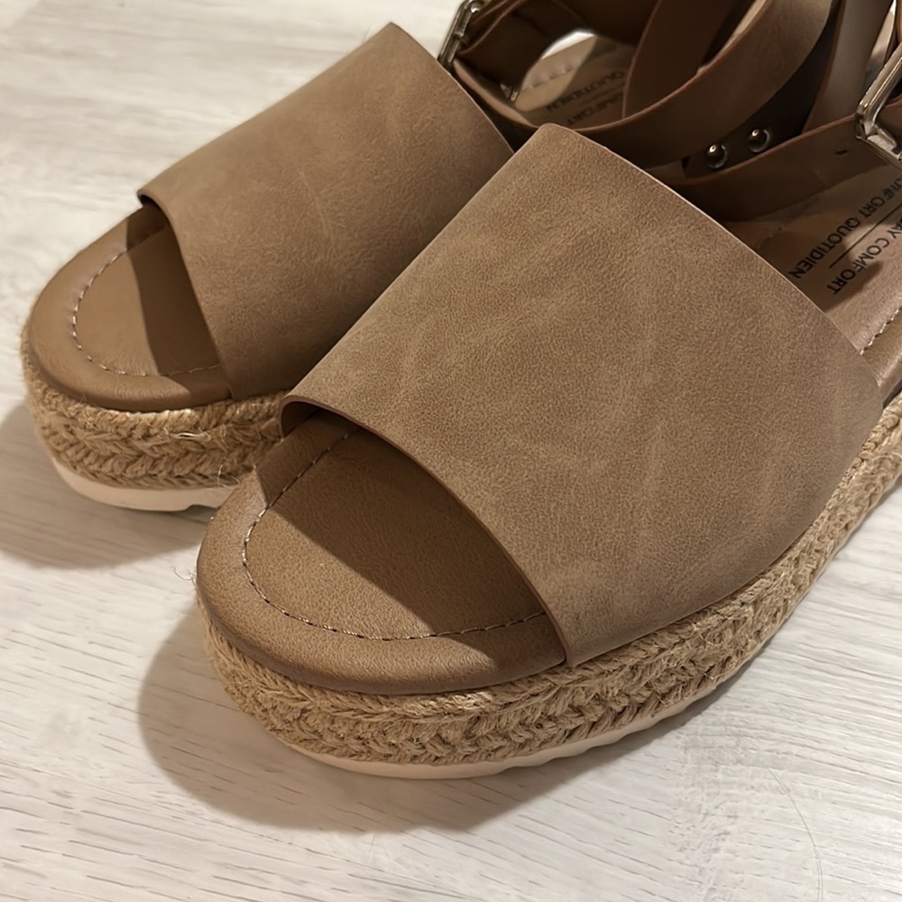 Platform Sandals - Picture 4 of 6
